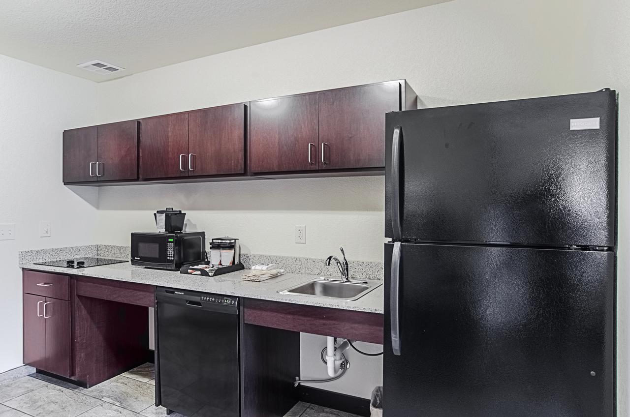 Cobblestone Inn & Suites - เกิร์นซีย์ ภายนอก รูปภาพ