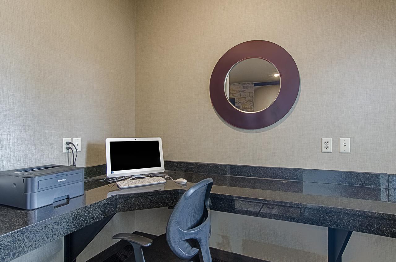 Cobblestone Inn & Suites - เกิร์นซีย์ ภายนอก รูปภาพ
